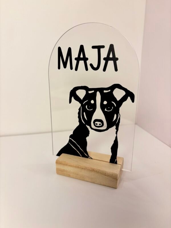 Personalisiertes Hundeportrait aus Acryl – Hund Silhouette mit Name