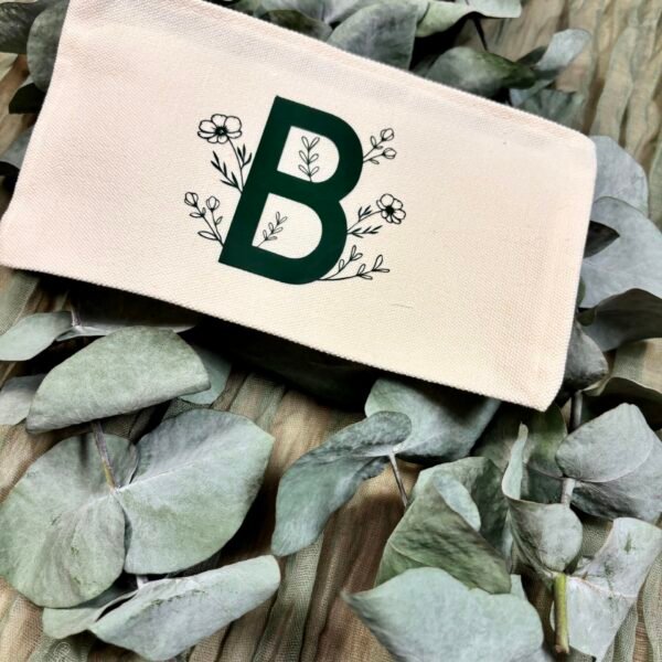 Personalisierte Kosmetiktasche mit Initiale & Blumenmotiv - Schminktasche aus Baumwolle