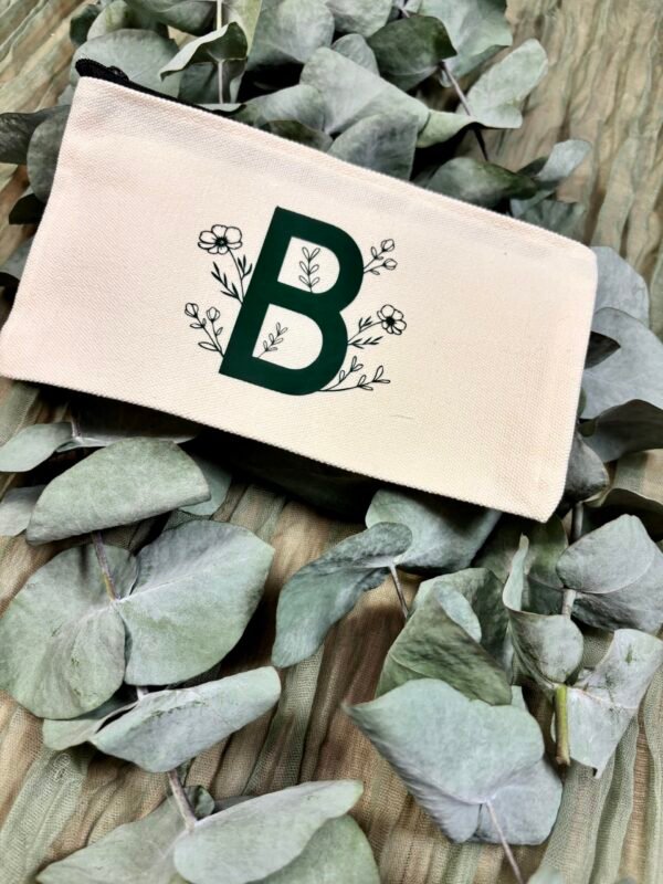 Personalisierte Kosmetiktasche mit Initiale & Blumenmotiv - Schminktasche aus Baumwolle