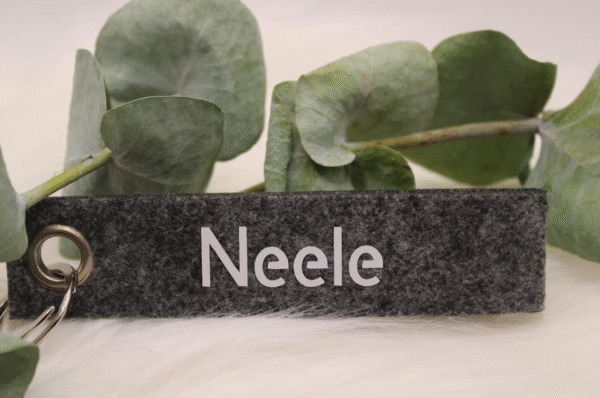 Personalisierter Filz-Schlüsselanhänger mit Wunschtext & Symbol – Geschenk für Familie, Freunde, Kinder - Handgemacht in Deutschland