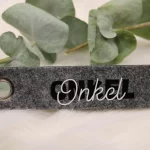 Personalisierter Filz-Schlüsselanhänger mit Wunschtext & Symbol – Geschenk für Familie, Freunde, Kinder - Handgemacht Deutschland