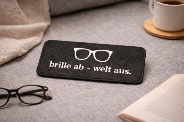 Brillenetui aus Filz - "brille ab - welt aus." - Brillenhülle / Brillentasche - Geschenk für Brillenträger