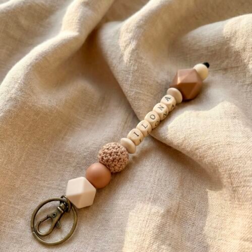 Personalisierter Schlüsselanhänger mit Namen - Silikon & Holz - Geschenk für Mama, Papa, Erzieherin, Kita, Familie