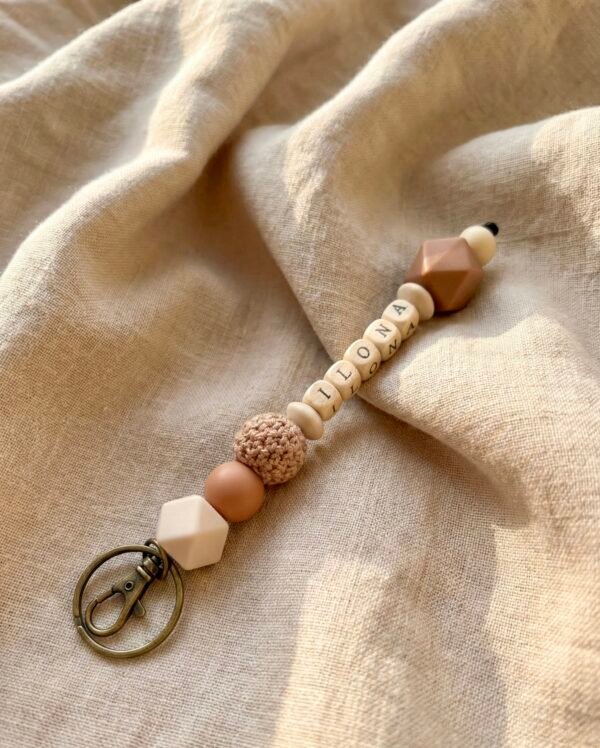 Personalisierter Schlüsselanhänger mit Namen - Silikon & Holz - Geschenk für Mama, Papa, Erzieherin, Kita, Familie