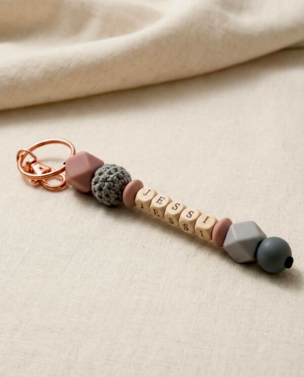 Personalisierter Schlüsselanhänger mit Namen - Silikon & Holz - Geschenk für Mama, Papa, Erzieherin, Kita, Familie